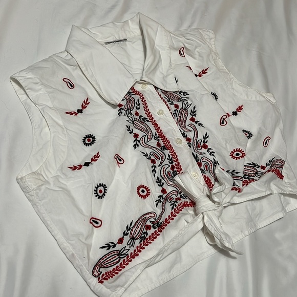 Vintage Embroidered Tie Front Sleeveless Cropped Button Down - Picture 1 of 4